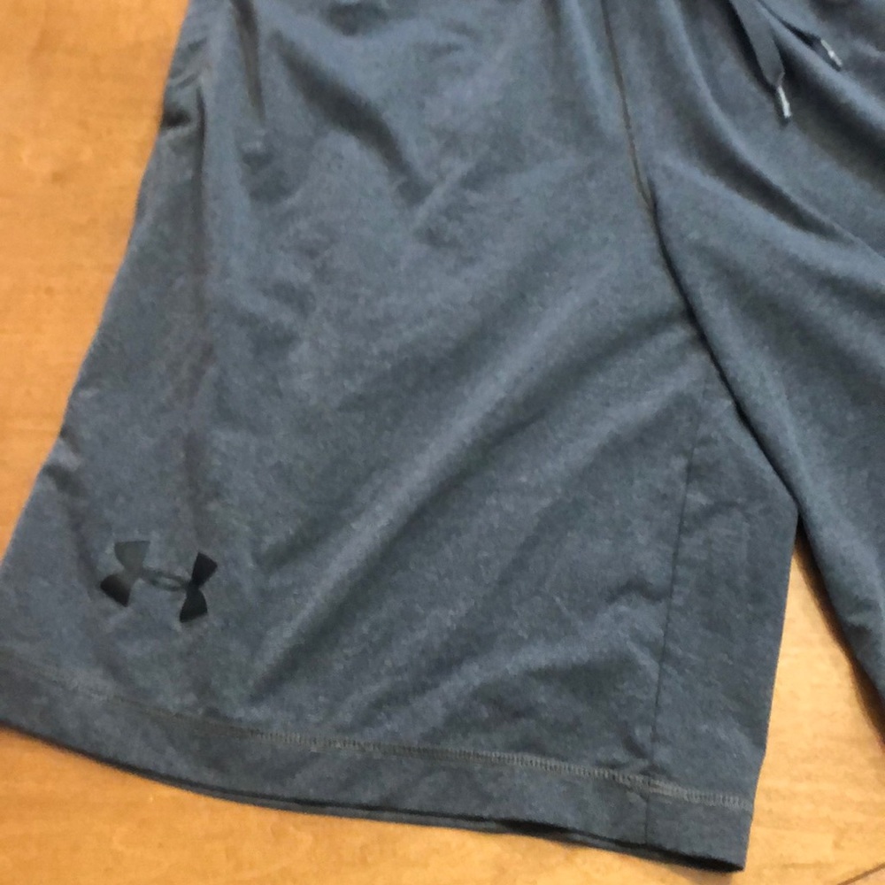 Men’s Under Armour Medium Grey Shorts